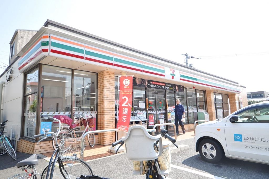 コンビニ　セブンイレブン足立江北6丁目店（コンビニ）まで370m