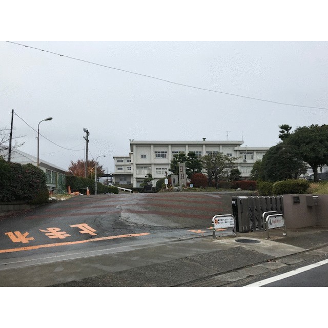 高校・高専　神奈川県立伊勢原高校（高校・高専）まで182m