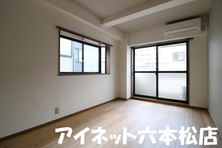 居室・リビング　広々としたリビングですね。