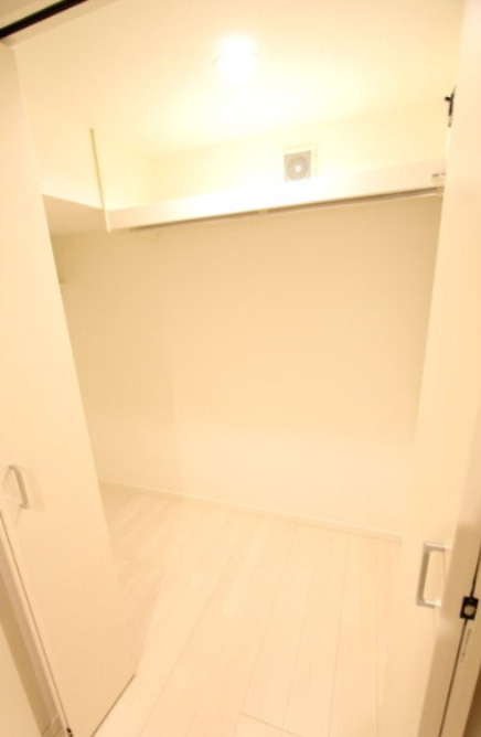 収納　広いウォークインクローゼット　※モデルルーム