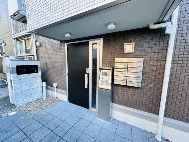 エントランス　当店は家主強制でない場合、消毒・抗菌代や安心サポート代など不