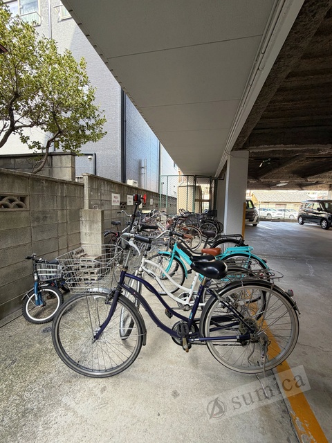 その他共有部分　屋根付き駐輪場が嬉しいです♪♪