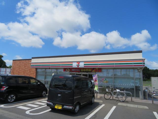 コンビニ　セブン－イレブン竜ケ崎ニュータウン西店（コンビニ）まで691m