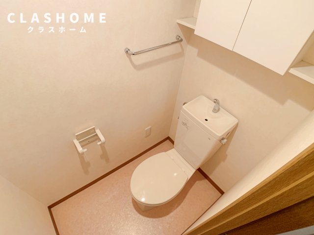 トイレ　同物件の別部屋になります。