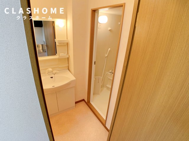 洗面設備　同物件の別部屋になります。
