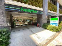 コンビニ　ファミリーマート 港南一丁目店（コンビニ）まで642m