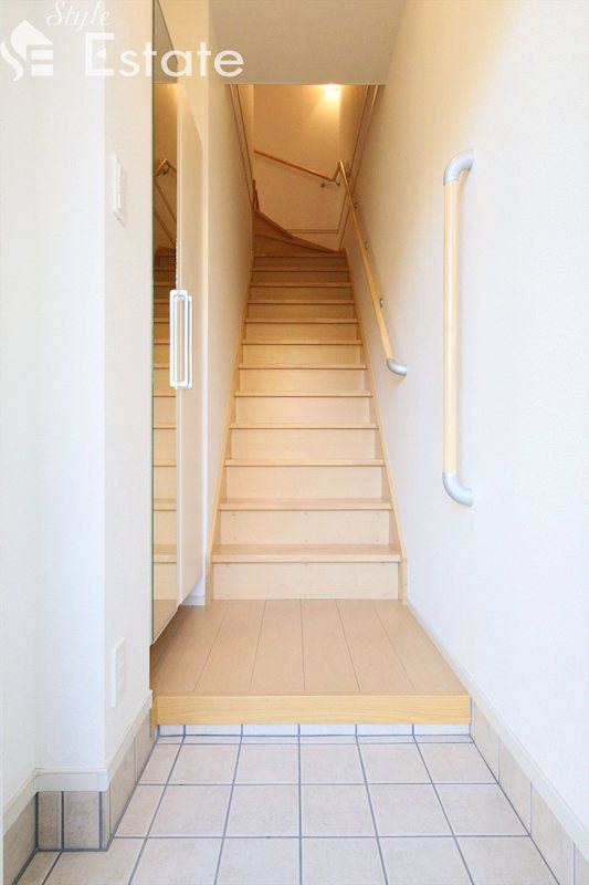 玄関　玄関　シューズボックス付