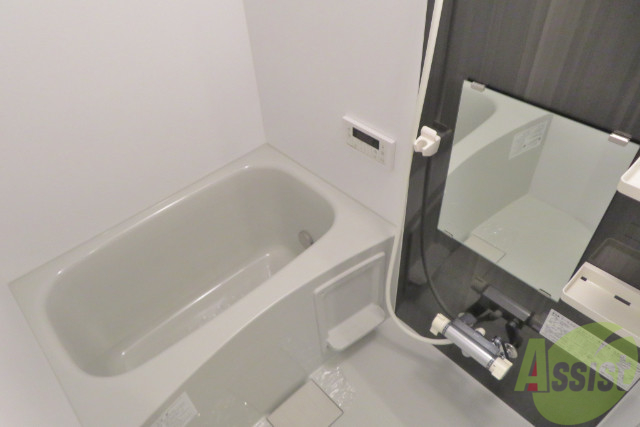 バス・シャワールーム　バスルームはこちらです。広々としてゆったり休めます。