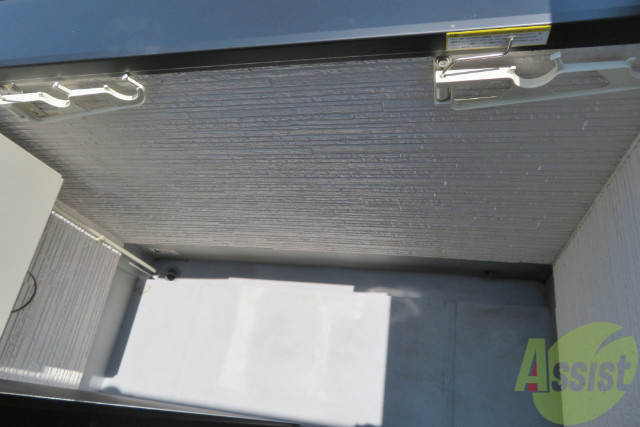 バルコニー　バルコニー。洗濯物がはかどりそうな広さがありますよ。