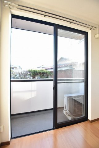 バルコニー　暖かな日差しのふりそそぐバルコニー