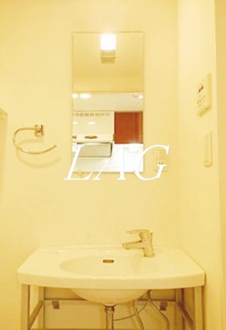 洗面設備　独立洗面台になります。