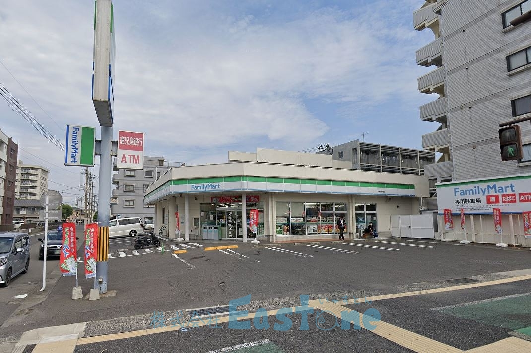 コンビニ　ファミリーマート下荒田四丁目店（コンビニ）まで203m