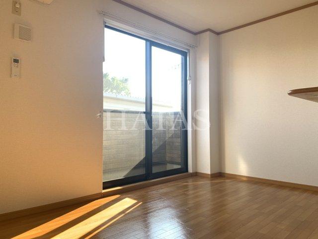 居室・リビング　同物件別部屋です。