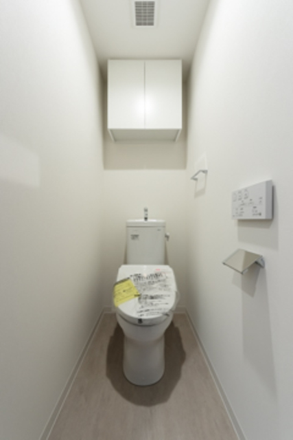 トイレ　※写真は同タイプ住戸です。