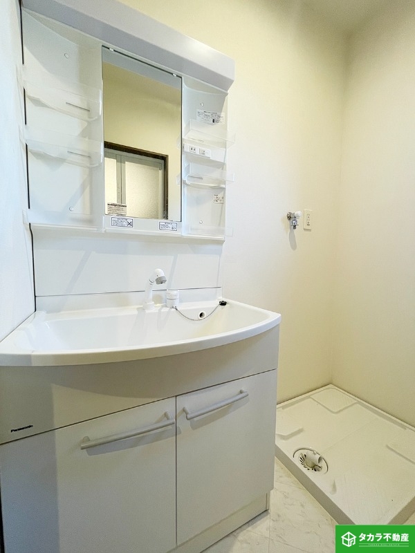 玄関　写真は２０４号