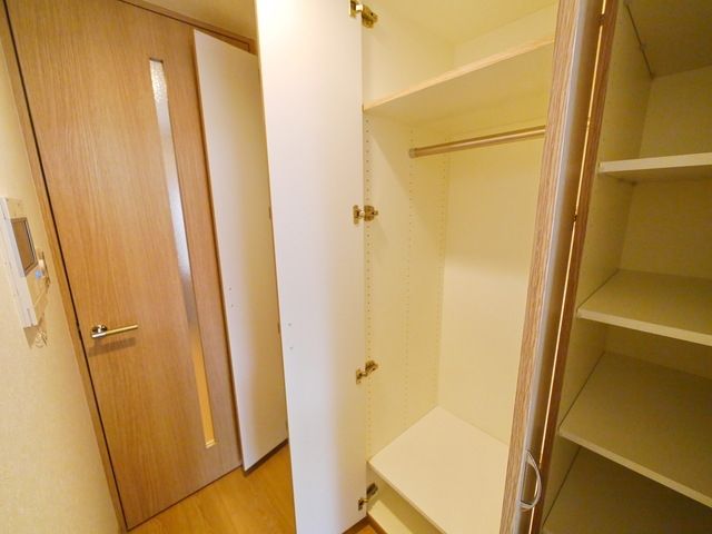 収納　同物件別部屋写真