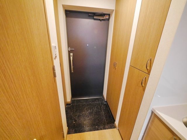 玄関　同物件別部屋写真