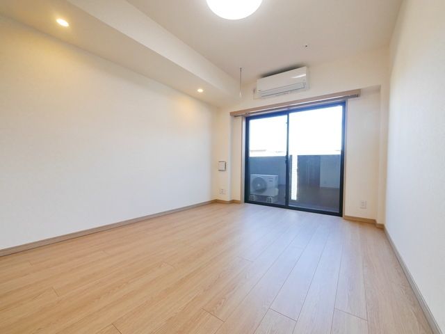 居室・リビング　同物件別部屋写真