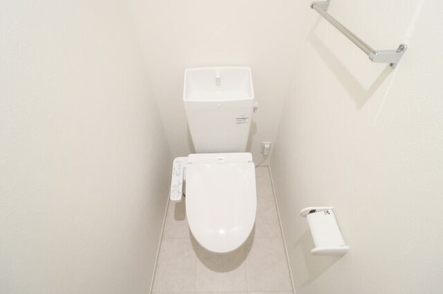 トイレ　温水洗浄暖房便座