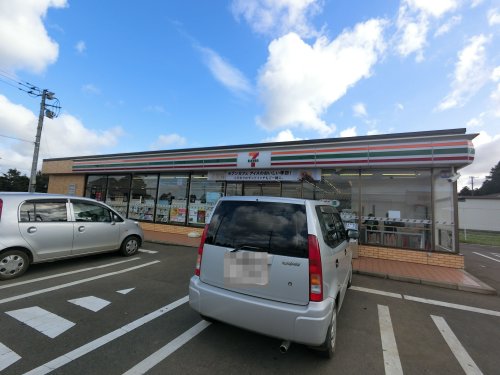 コンビニ　セブンイレブン　多古十余三店（コンビニ）まで556m