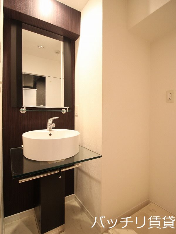 洗面設備　画像は別号室タイプの為、現状を優先致します。