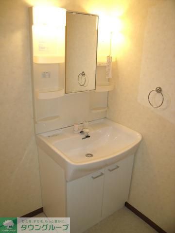 洗面設備　忙しい朝に嬉しい独立洗面台です