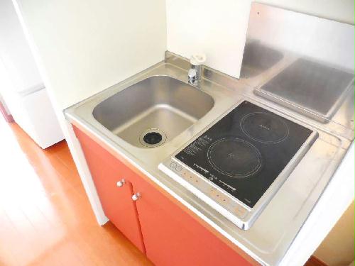 キッチン　電気コンロなので初めての一人暮らしでも安心です。