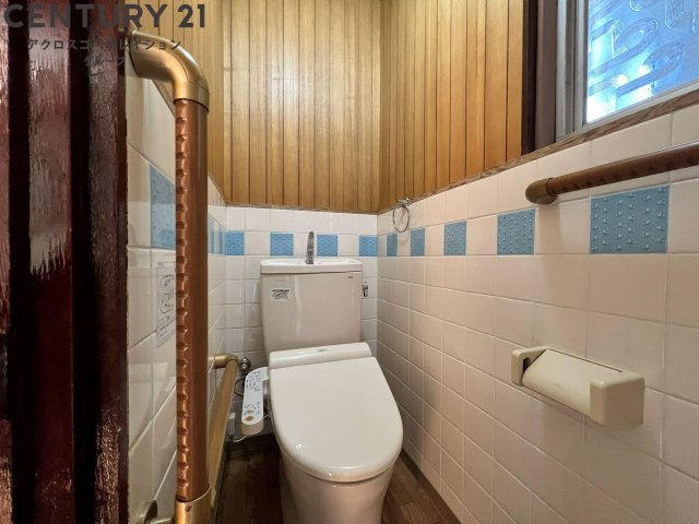 トイレ　ウォシュレット付き