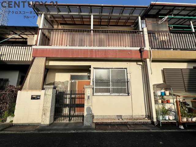 建物外観　昆陽高校がすぐ近くにあります