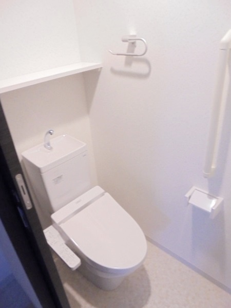 トイレ　嬉しい温水洗浄便座♪