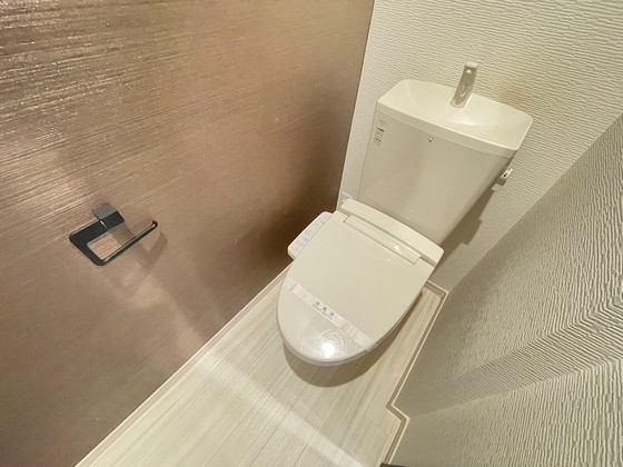 トイレ　※別号室の写真を使用しております。