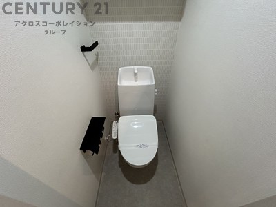トイレ　温水洗浄便座機能付きのトイレです♪