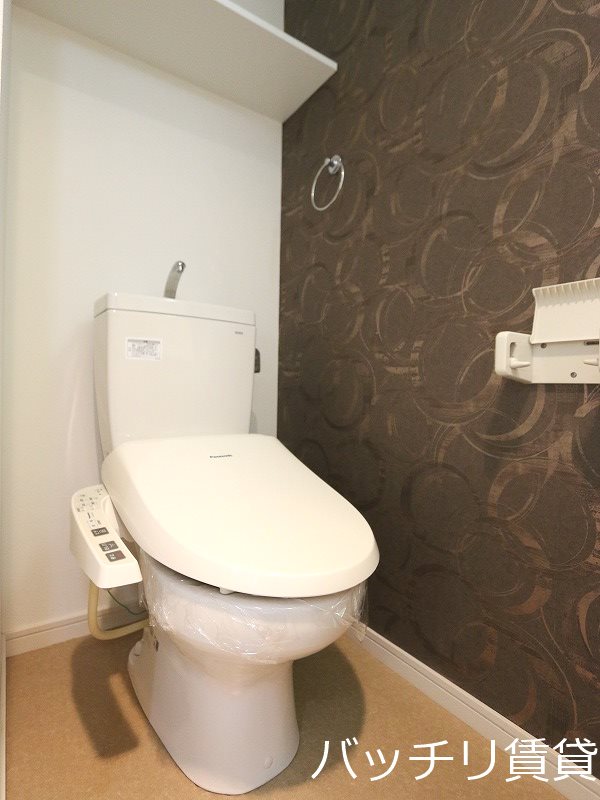 トイレ　画像は別号室タイプの為、現状を優先致します。