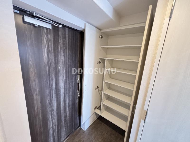 玄関　住まいの顔として相応しい、気品とゆとりのあるエントランス。