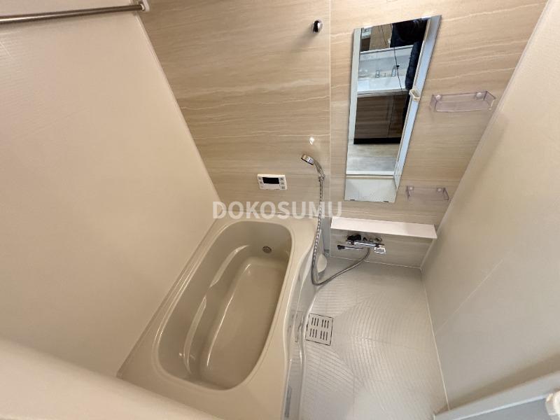 バス・シャワールーム　一日の疲れをやさしく癒やす、清潔感あふれるリラックスバス。