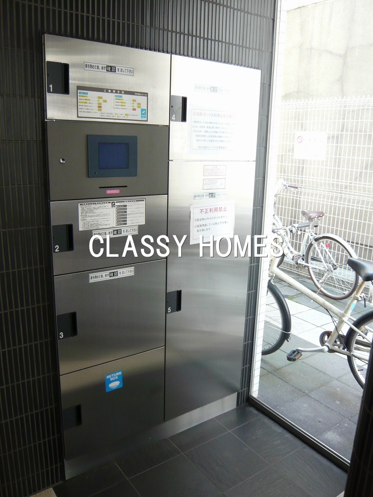 その他共有部分　2007年竣工　分譲賃貸マンション：宅配ボックス