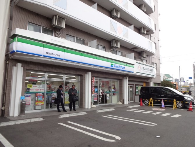 コンビニ　ファミリーマート小向西町一丁目店（コンビニ）まで1082m