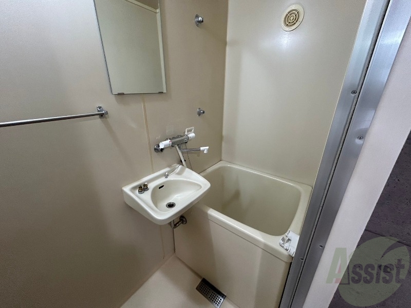 バス・シャワールーム　お風呂になります。一日の疲れを癒してくださいね。