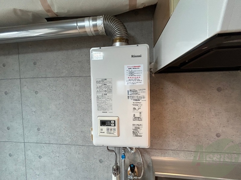 その他設備　給湯器は簡単操作で温度調整ができますよ。