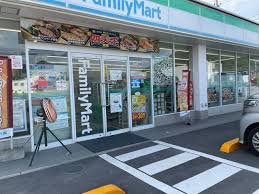 コンビニ　ファミリーマート 坂出川津町店（コンビニ）まで815m