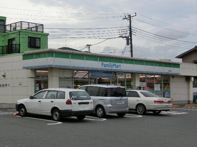 コンビニ　ファミリーマート千葉旭町店（コンビニ）まで35m