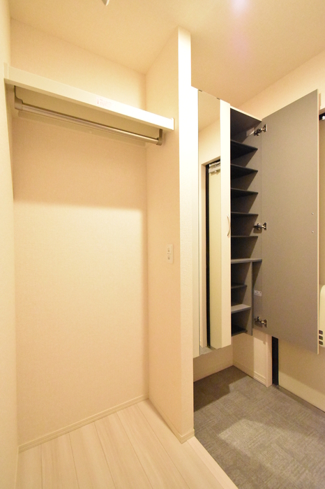 玄関　シューズボックス、ハンガー