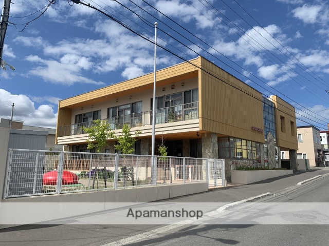 幼稚園・保育園　からまつ保育園（幼稚園・保育園）まで373m