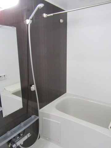 バス・シャワールーム　嬉しい追い焚き・浴室乾燥機付きです♪