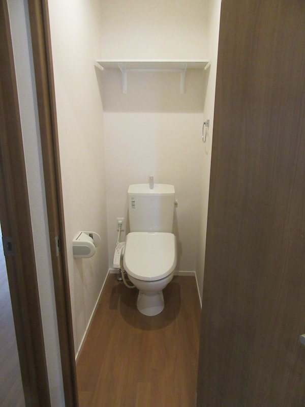 トイレ　落ち着いた色調のトイレです♪