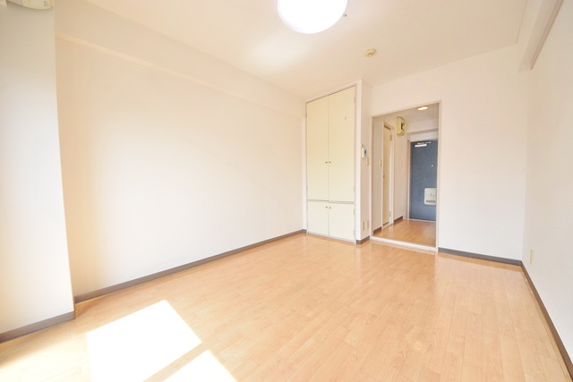 居室・リビング　★大きな窓が、お部屋を明るくしてくれます★