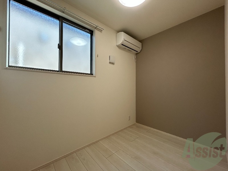 その他部屋・スペース　寝室になりそうな洋室です。シンプルで落ち着きますね。