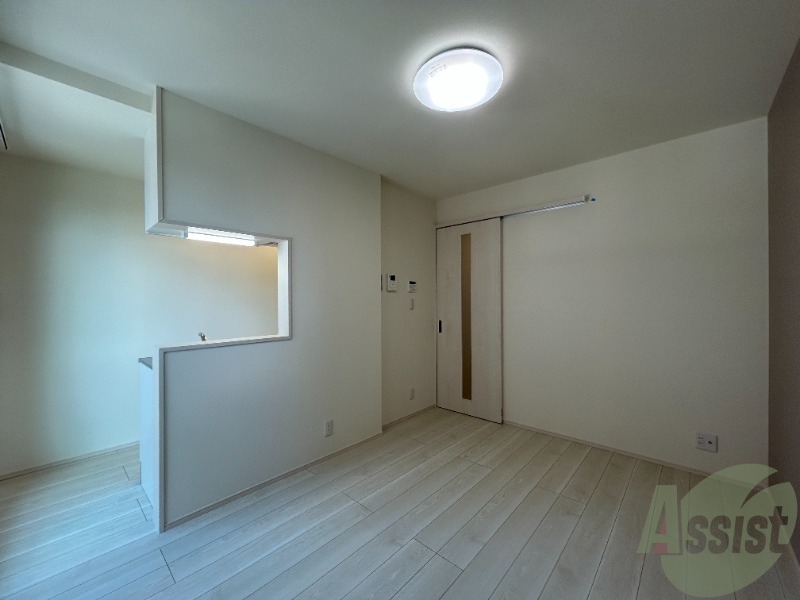 居室・リビング　８．２帖のＬＤＫです。広々としてきれいですね。