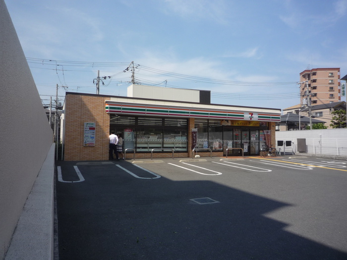 コンビニ　セブンイレブン（コンビニ）まで400m