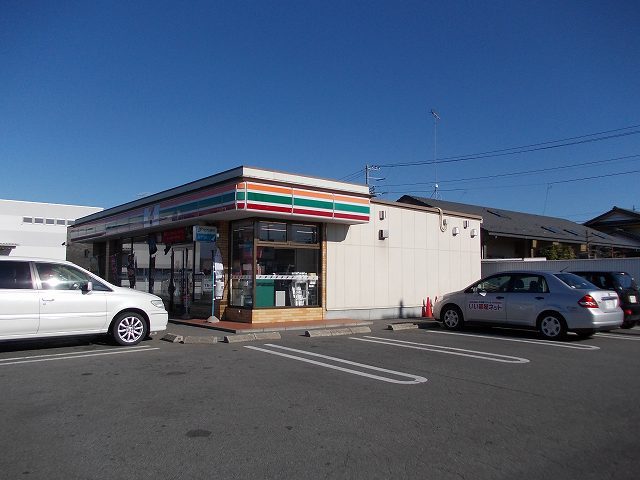コンビニ　セブンイレブン鶴田中央店（コンビニ）まで550m